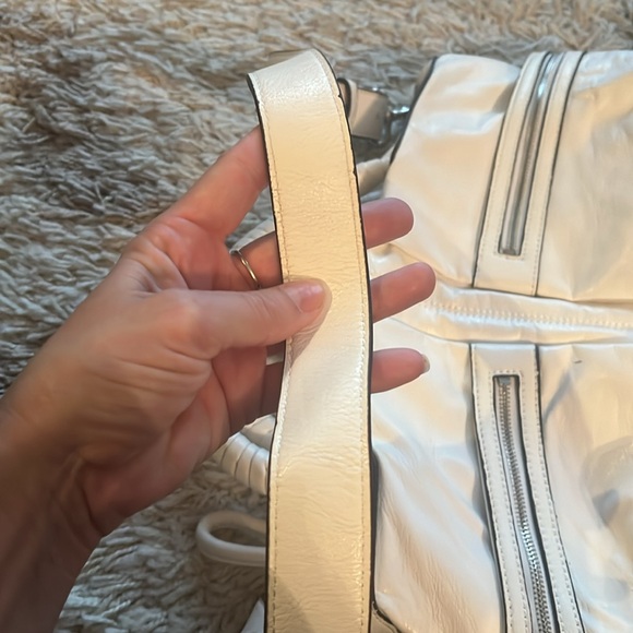 London Fog White Shoulder Bag - Picture 8 of 14